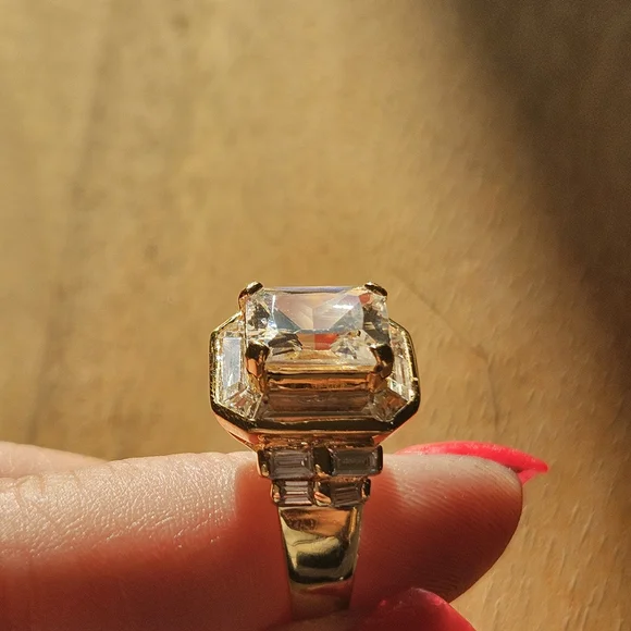 Elegant Gold and Silver Women's Ring - Picture 3 of 14